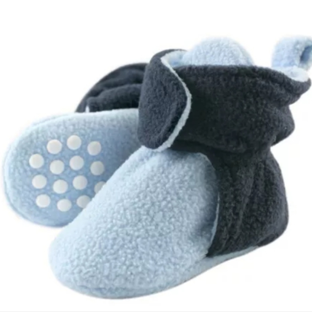 Luvable Friends Cozy Fleece Booties